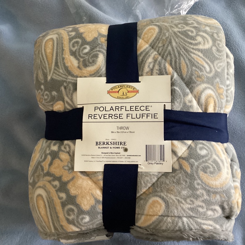 Berkshire polar reverse fluffie throw